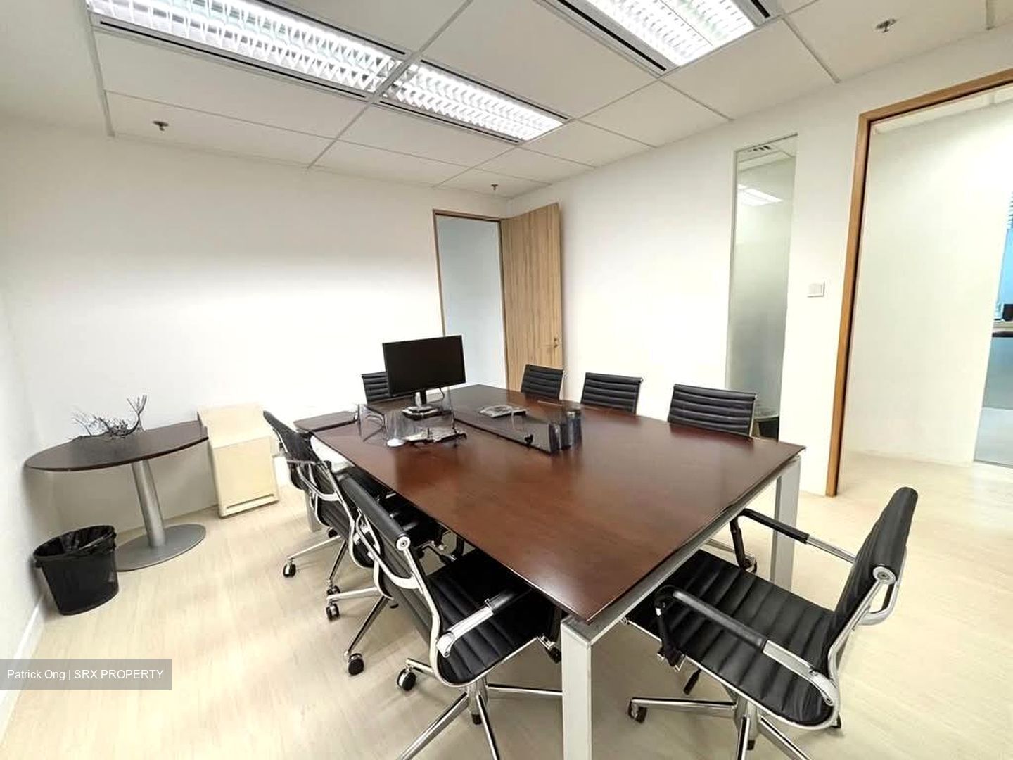 United Square (D11), Office #550270301